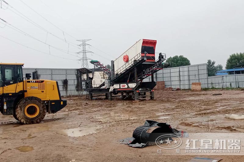 重錘式破碎機(jī)移動(dòng)式碎石生產(chǎn)線(xiàn) 重錘式破碎機(jī)移動(dòng)式碎石生產(chǎn)線(xiàn)