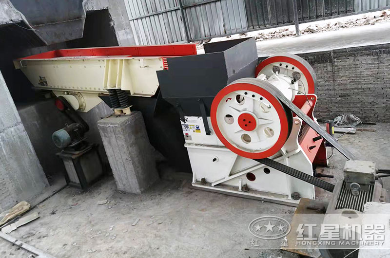 1215破碎機(jī)使用現(xiàn)場(chǎng)實(shí)拍 1215破碎機(jī)使用現(xiàn)場(chǎng)實(shí)拍