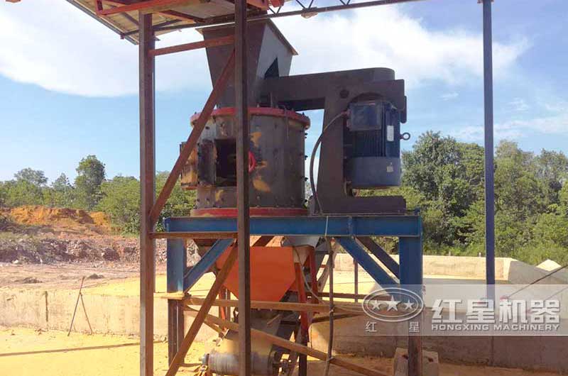紅星機器800小型復(fù)合破現(xiàn)場 紅星機器800小型復(fù)合破現(xiàn)場