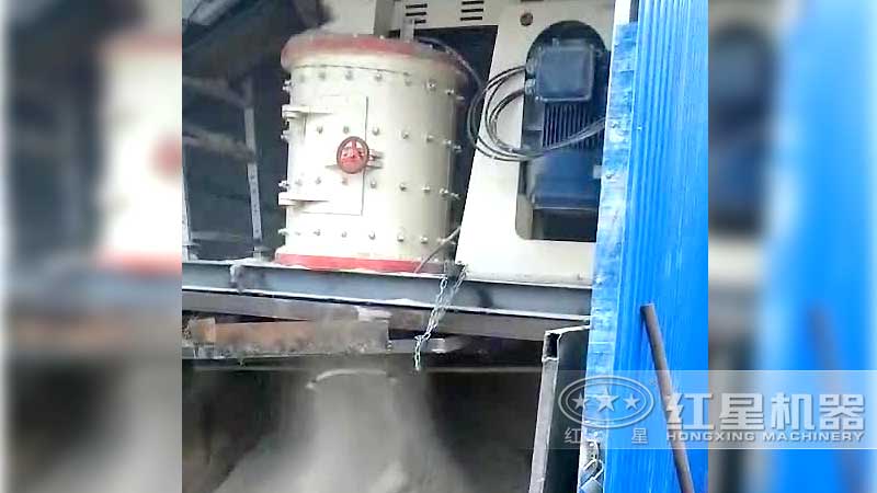 復(fù)合破加工尾礦粉現(xiàn)場 復(fù)合破加工尾礦粉現(xiàn)場