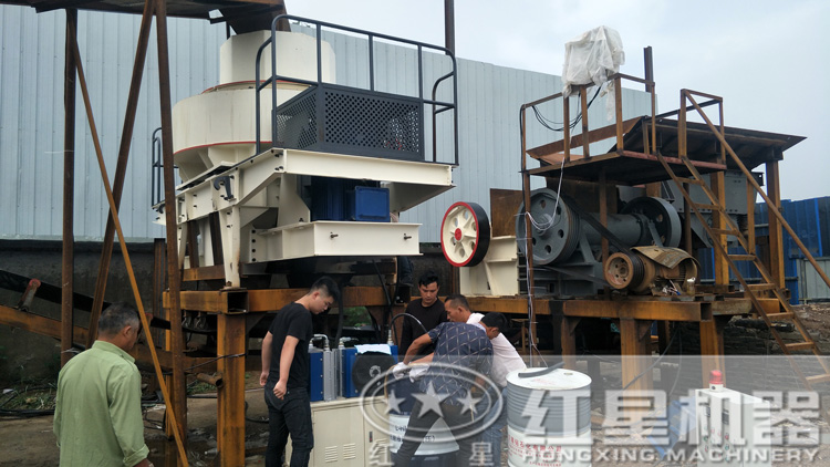 生產(chǎn)現(xiàn)場有很多，安排起來啦！